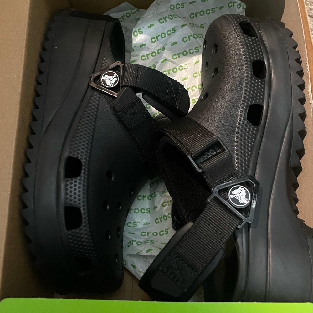 Black classic hiker clog